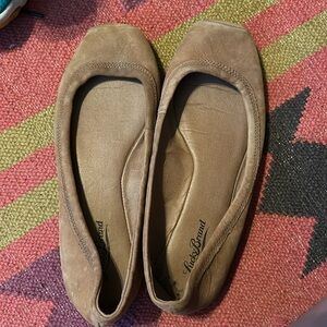 Lucky brand women’s flats. Size 8. Lightly worn. Very comfortable. Tan leather.